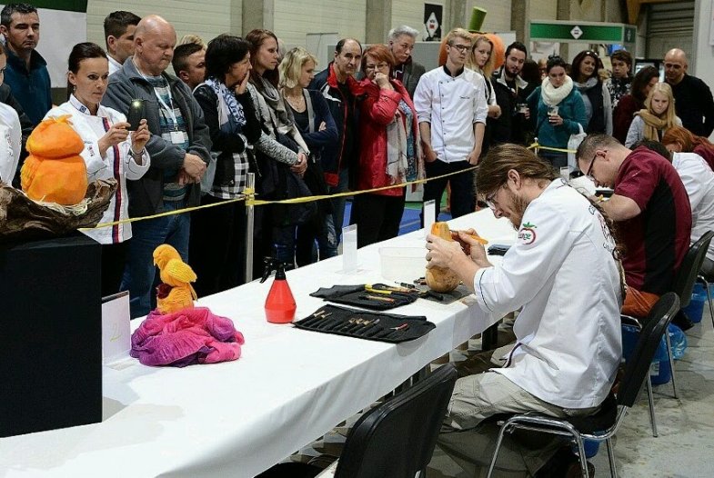 Carving Budějovice.jpg Carving Budějovice.jpg