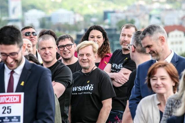 Gratulanti.jpg Gratulanti