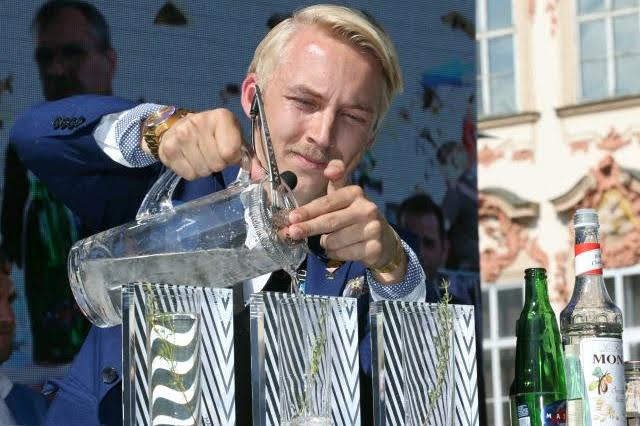 Vítěz při práci.jpg Vítěz při práci