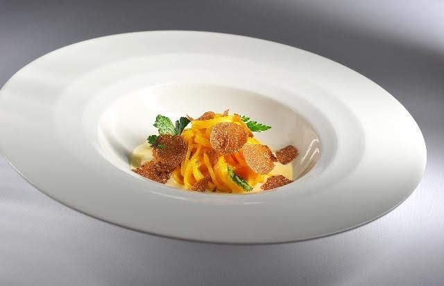 Tajarin těstoviny, bílé lanýže.jpg Tajarin těstoviny, bílé lanýže