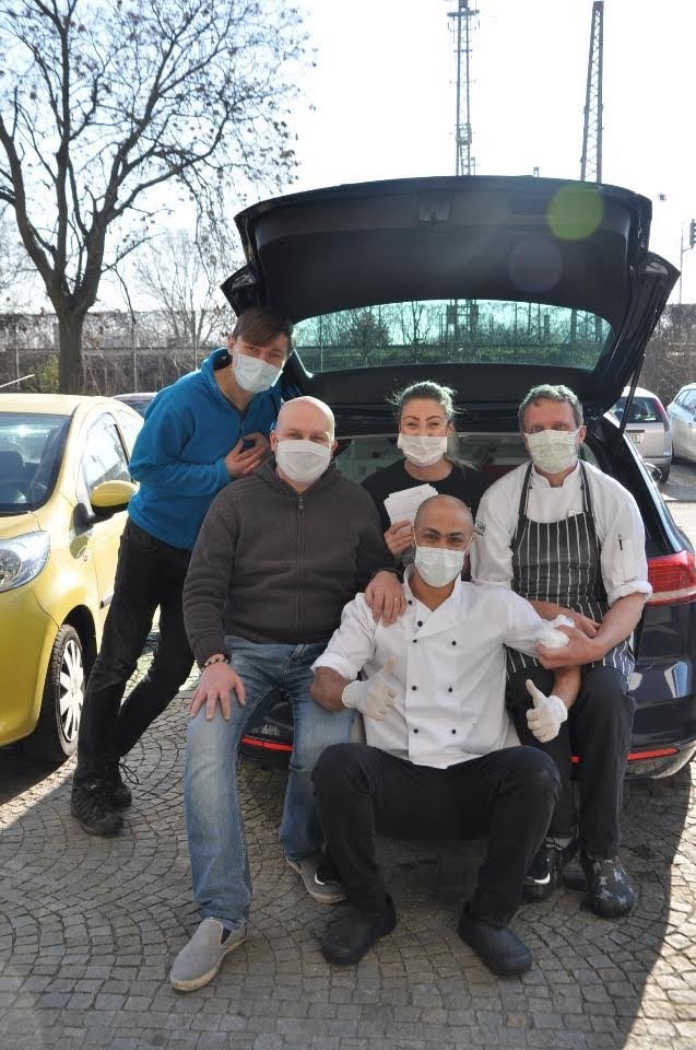 Brněnský Courtyard pomáhá seniorům.jpg Brněnský Courtyard pomáhá seniorům