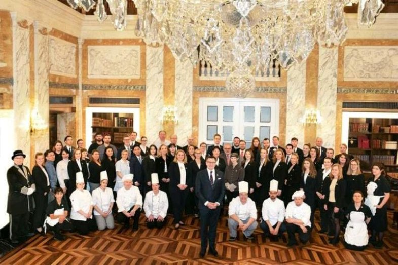 Mario Habicher a jeho tým si připomínají 150. výročí hotelu Imperial Vienna. (Foto: © picturesborn).jpg Mario Habicher a jeho tým si připomínají 150. výročí hotelu Imperial Vienna. (Foto: © picturesborn)