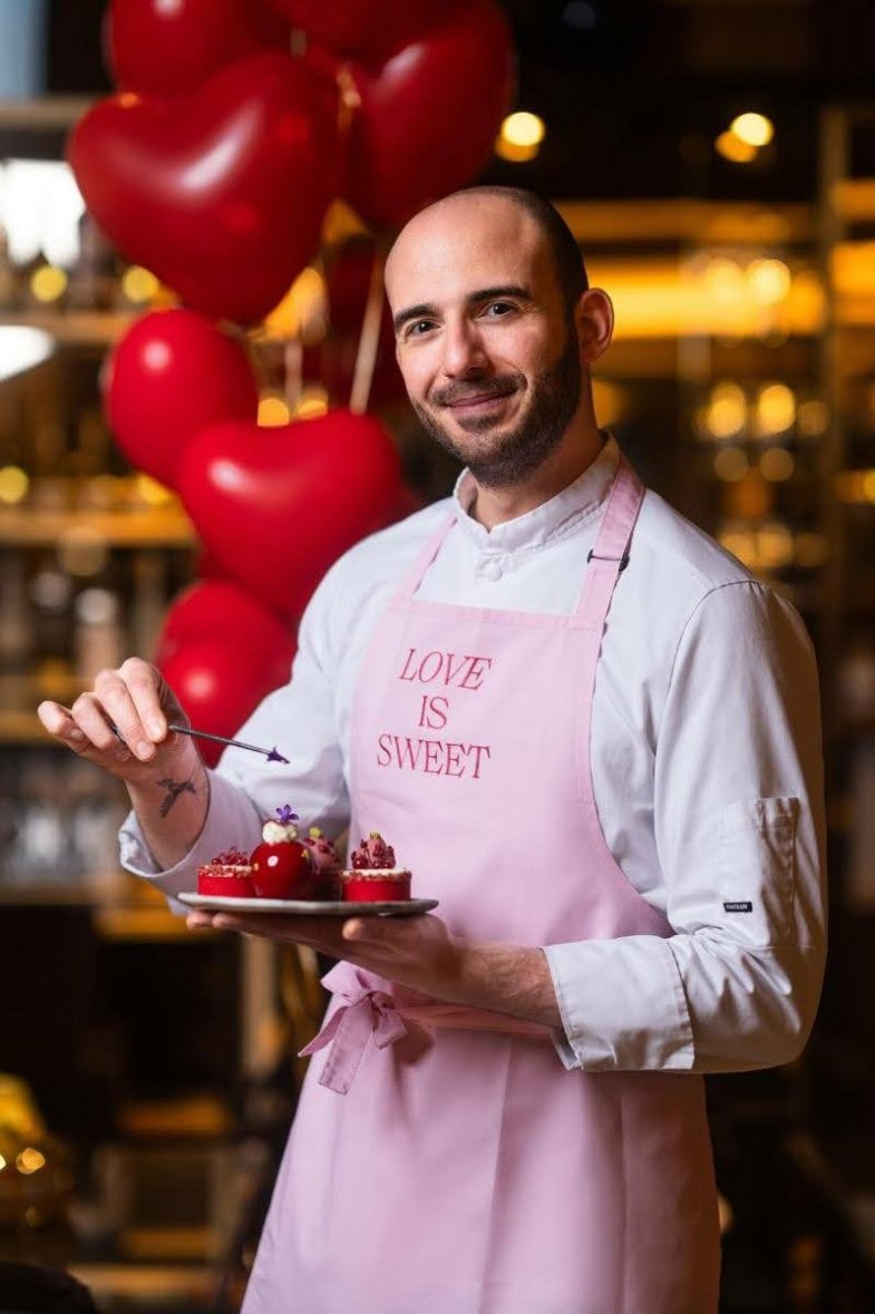 Šéfcukrář Gianmarco Carandino.jpg Šéfcukrář Gianmarco Carandino