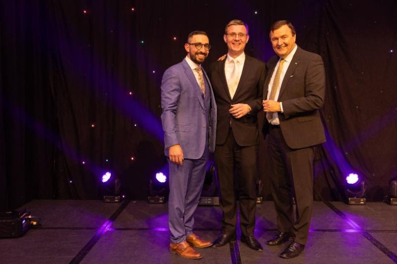 Genrální ředitel Michael Specking po téměř 17 letech působení v Hilton Prague odchází do důchodu.jpg Genrální ředitel Michael Specking po téměř 17 letech působení v Hilton Prague odchází do důchodu