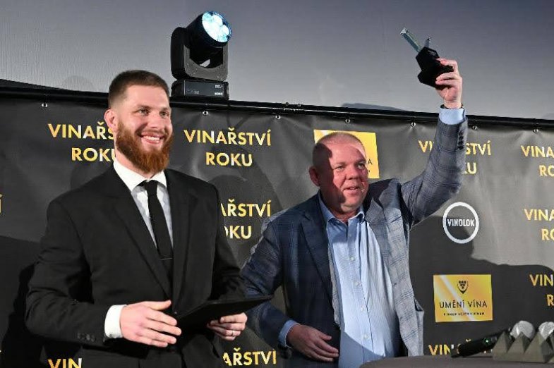 Cena pro vinařství THAYA, foto Svaz vinařů ČR.jpg Cena pro vinařství THAYA, foto Svaz vinařů ČR