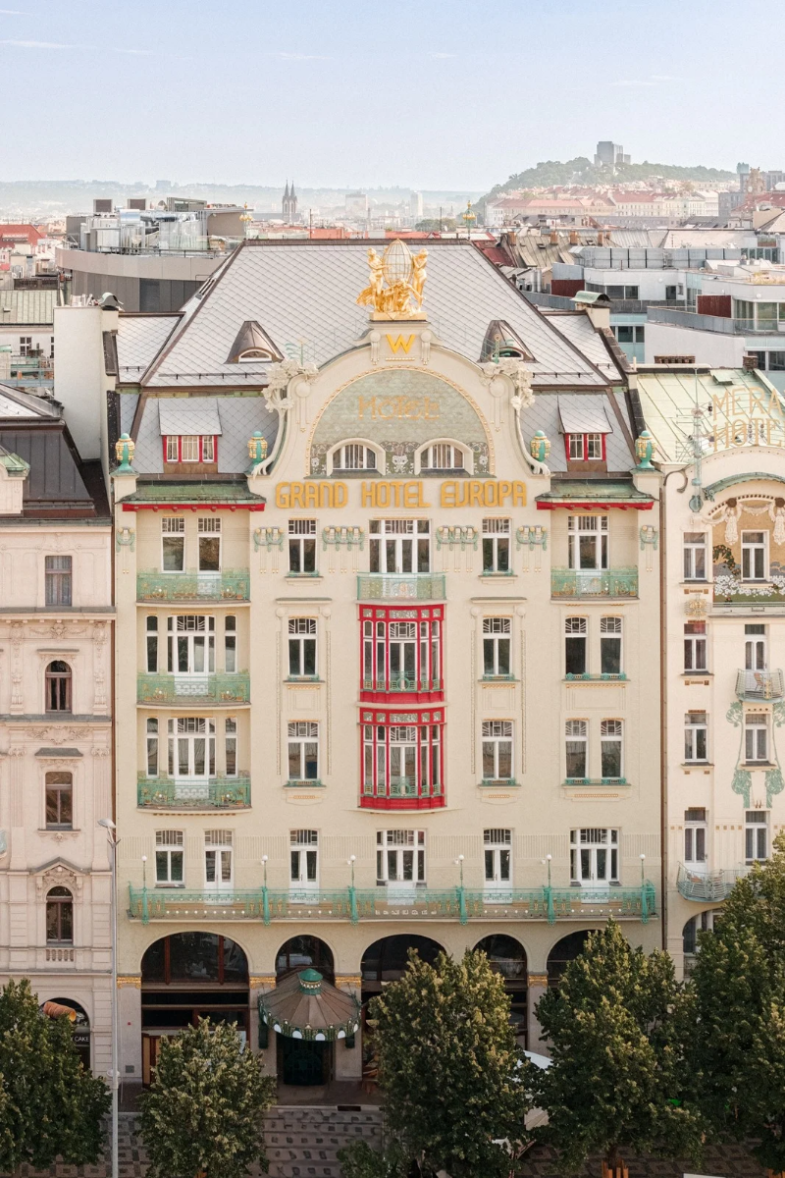 Ve spolupráci s mezinárodně uznávanými architekty Benoy a oceněným designovým studiem AvroKO z Londýna, za podpory místního návrháře Chapman Taylor, vytvoří W Prague moderní koncept, který propojí bohatou minulost budovy jakožto kulturního centra pražské společenské a intelektuální scény s její budoucností, foto W Prague .png Ve spolupráci s mezinárodně uznávanými architekty Benoy a oceněným designovým studiem AvroKO z Londýna, za podpory místního návrháře Chapman Taylor, vytvoří W Prague moderní koncept, který propojí bohatou minulost budovy jakožto kulturního centra pražské společenské a intelektuální scény s její budoucností, foto W Prague