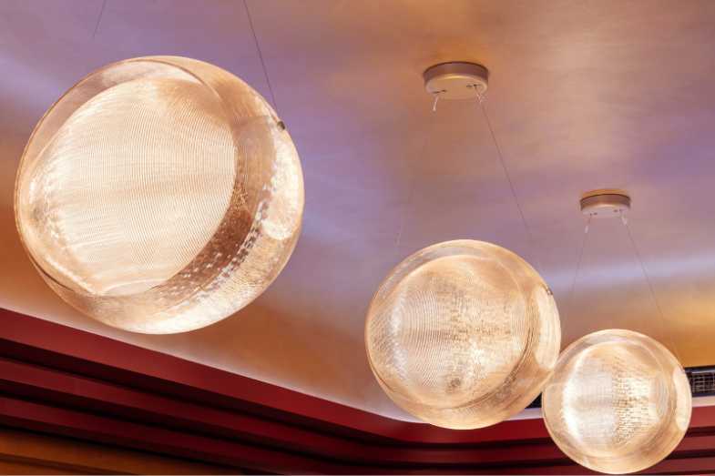 Ve spolupráci s mezinárodně uznávanými architekty Benoy a oceněným designovým studiem AvroKO z Londýna, za podpory místního návrháře Chapman Taylor, vytvoří W Prague moderní koncept, který propojí bohatou minulost budovy jakožto kulturního centra pražské společenské a intelektuální scény s její budoucností, foto W Prague.png Ve spolupráci s mezinárodně uznávanými architekty Benoy a oceněným designovým studiem AvroKO z Londýna, za podpory místního návrháře Chapman Taylor, vytvoří W Prague moderní koncept, který propojí bohatou minulost budovy jakožto kulturního centra pražské společenské a intelektuální scény s její budoucností, foto W Prague