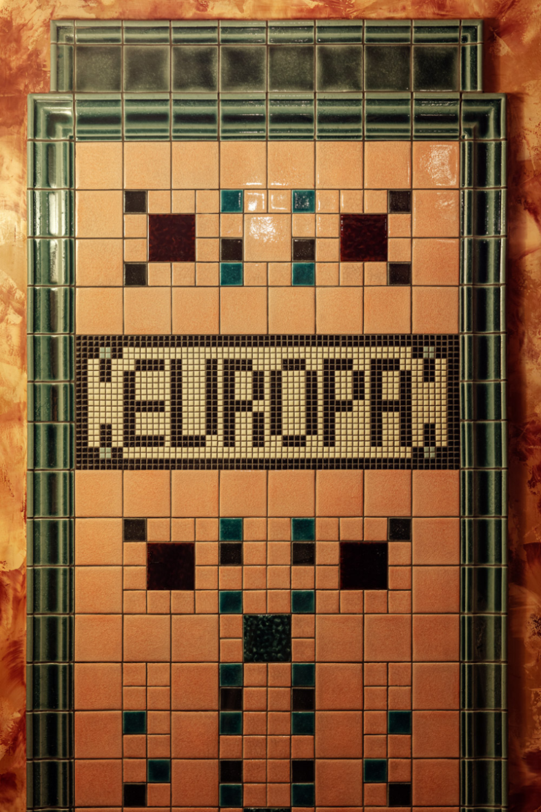 Ve spolupráci s mezinárodně uznávanými architekty Benoy a oceněným designovým studiem AvroKO z Londýna, za podpory místního návrháře Chapman Taylor, vytvoří W Prague moderní koncept, který propojí bohatou minulost budovy jakožto kulturního centra pražské společenské a intelektuální scény s její budoucností, foto W Prague .png Ve spolupráci s mezinárodně uznávanými architekty Benoy a oceněným designovým studiem AvroKO z Londýna, za podpory místního návrháře Chapman Taylor, vytvoří W Prague moderní koncept, který propojí bohatou minulost budovy jakožto kulturního centra pražské společenské a intelektuální scény s její budoucností, foto W Prague